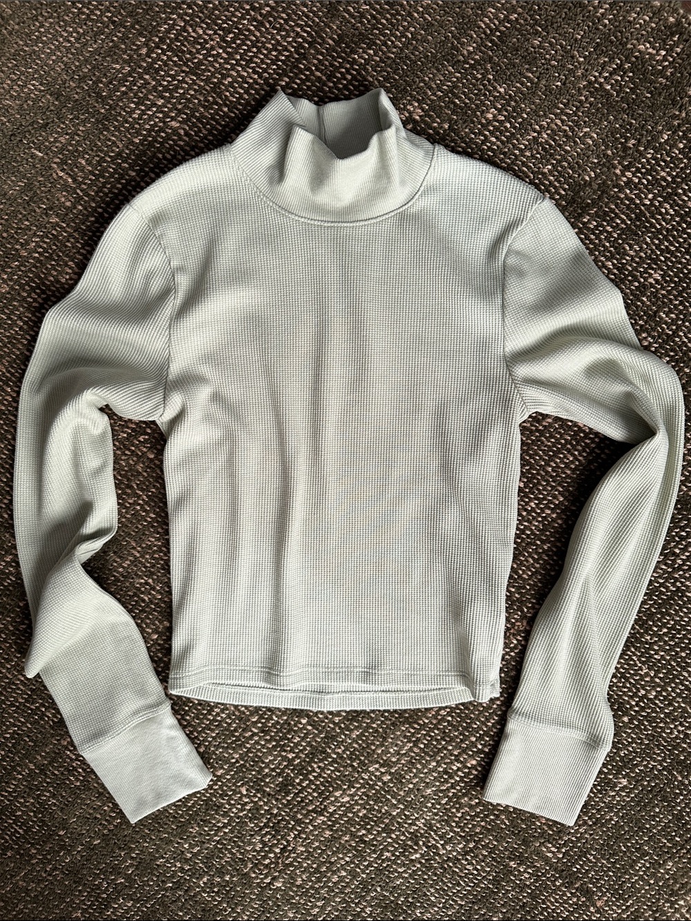American Eagle Long-Sleeve Ribbed Mock Neck Top in Light Sage